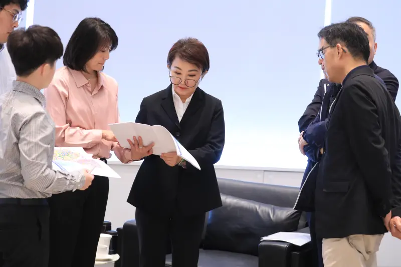 ▲盧秀燕與好市多大中華區土地開發部總監黃美綺針對台中布局進行交流。（圖／台中市政府提供，2026.02.11）