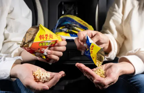 ▲ 春節走春最怕塞車肚子餓，輕巧包裝的科學麵是最安心的行動糧食