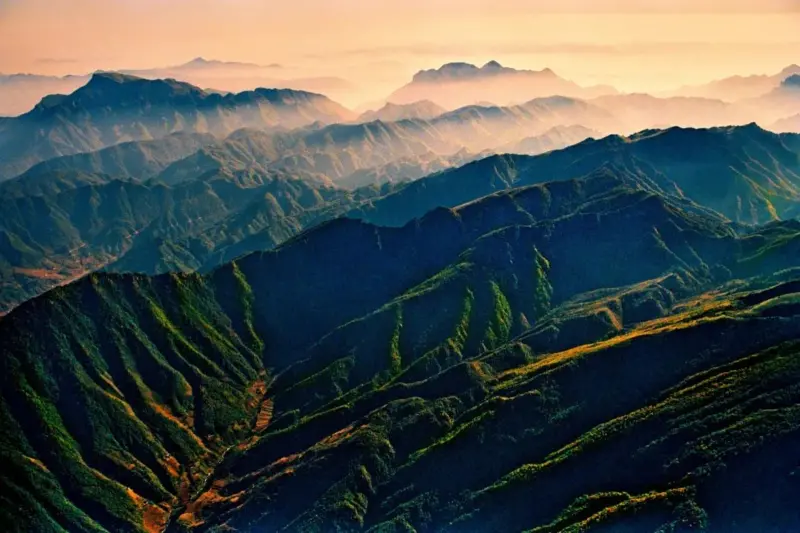 ▲神農架保存了非常完整的北亞熱帶森林植被，生物多樣性相當豐富，至於這些生物是否包含傳說中的「野人」？留給世人無盡幻想。（圖／翻攝自神農架國架公園官網）