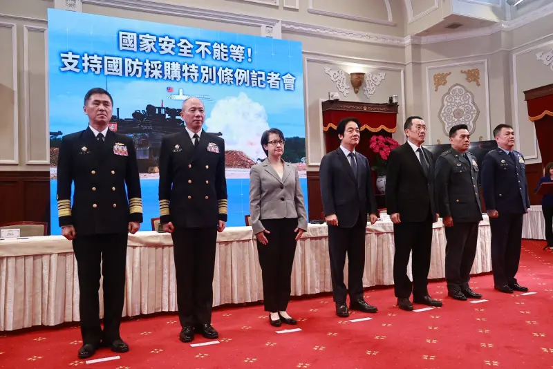 ▲賴清德上午開記者會，包含副總統蕭美琴、國防部長顧立雄、參謀總長梅家樹上將與三軍司令都出席。（圖／記者葉政勳攝，2026.02.11）