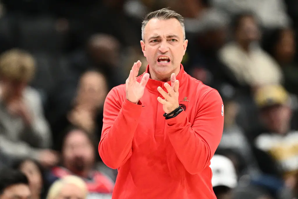 ▲為了慶祝英格拉罕生涯第2度入選明星賽，暴龍總教練賈柯維奇（Darko Rajakovic）竟提早取消團隊練球，引發外界關注。（圖／美聯社／達志影像）