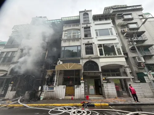 恐怖畫面曝！北市內湖驚傳嚴重火警　民宅「整棟燒成廢墟」3送醫
