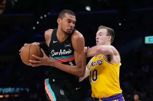 NBA／大人打小孩？文班亞馬40分凌虐禁區　馬刺136：108慘電湖人
