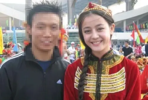 ▲迪麗熱巴出道前的長相十分清純，和如今的模樣差距不大。（圖／翻攝自每日頭條）