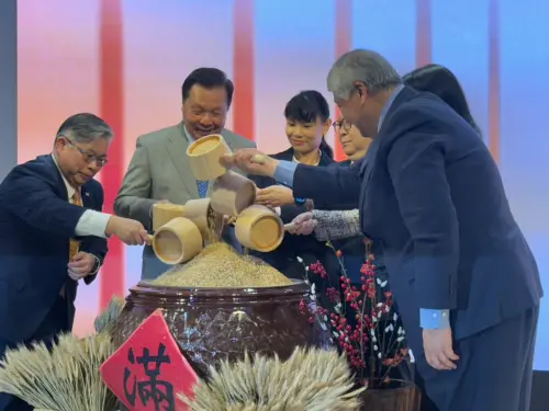 ▲證券交易所今天首度舉行「五穀豐登，八方共好」封關典禮。（圖╱記者林汪靜攝）