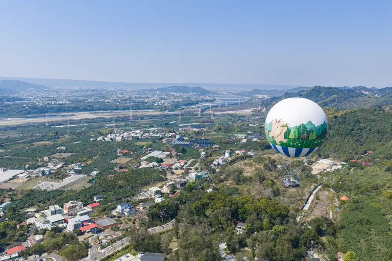    ▲草屯鎮「九九峰氦氣球樂園」趕在農曆過年前開幕。（圖／南投縣政府提供，2026.02.11）  