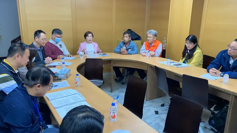 ▲立委楊瓊瓔邀集經濟部、農業部等單位召開跨部會協調會，針對「農產業群聚地區」工廠出入口設置爭議尋求解方(圖／楊瓊瓔提供2026.2.11)