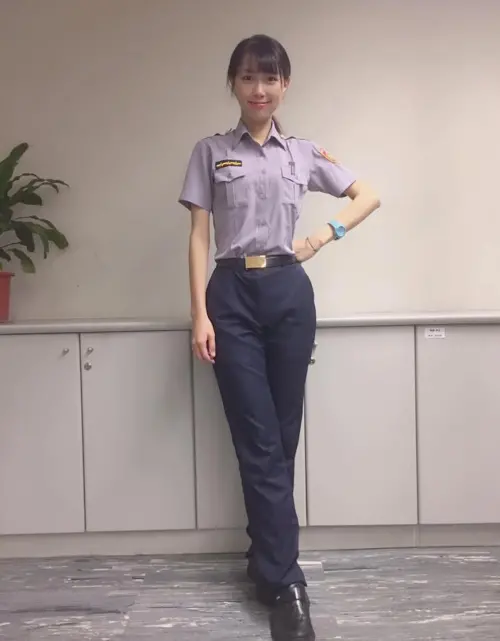 ▲黃衣淳畢業於警專30期，外型相當亮眼且具備音樂才華。（圖／翻攝自臉書）