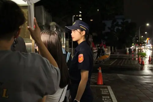 ▲盧姿羽擁有白皙皮膚與精緻五官，資歷尚淺未來可期。（圖／翻攝自新莊警好讚臉書）