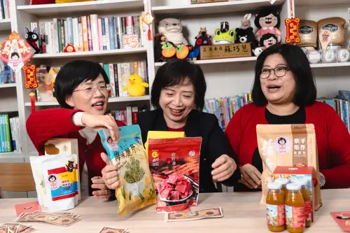 ▲人蘇巧慧特別邀請苗栗縣長候選人陳品安、台中市長候選人何欣純、嘉義市長候選人王美惠組成「女力行銷連線。（圖／蘇巧慧辦公室提供）