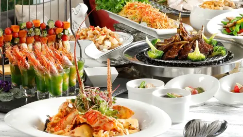 ▲「龍王蟹后春宴」將文化意象融入年節宴席之中。（圖／青青食尚花園會館提供）