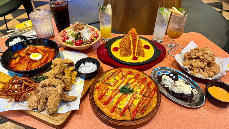 ▲全智賢最愛BHC炸雞台灣開幕信義ATT店，除了韓劇《來自星星的你》爆紅星星炸雞，開吃紅王醬芝士辛奇拌飯、玉米起司辛奇煎餅等26款韓食新菜，本文整理買一送一、免費拍貼等開幕優惠。（圖／記者蕭涵云攝）