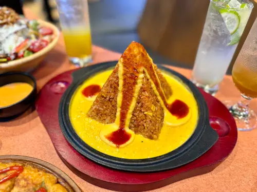 ▲「紅王醬芝士辛奇拌飯」329元。（圖／記者蕭涵云攝）