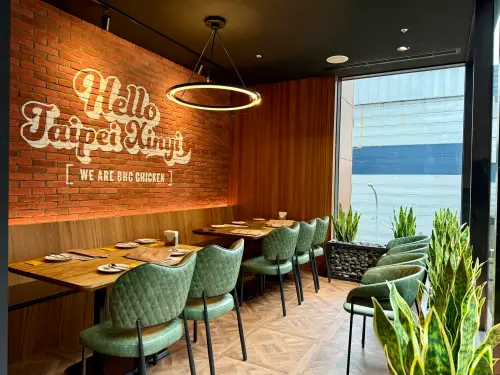 ▲BHC信義ATT店打造社交型炸雞餐廳。（圖／記者蕭涵云攝）