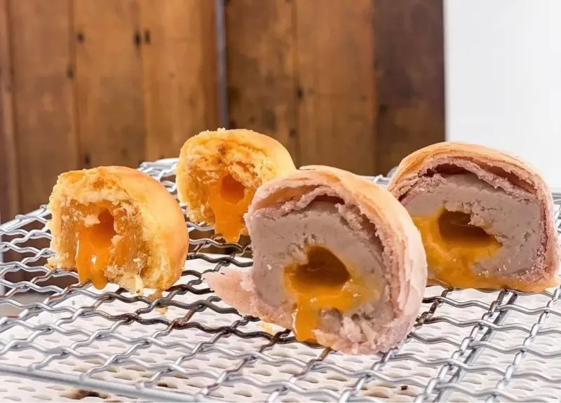 ▲三統漢菓子爆漿流心酥，創下單月狂銷 40 萬顆驚人數據，更因減糖與免烤爆漿特性，成為春節伴手禮搶手貨。（圖／業者提供）