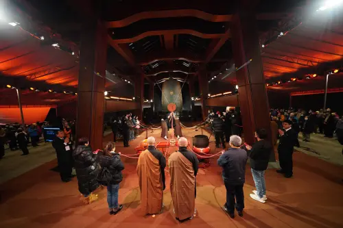 特企／法華鐘響迎新年　除夕祈福到法鼓山點亮心光
