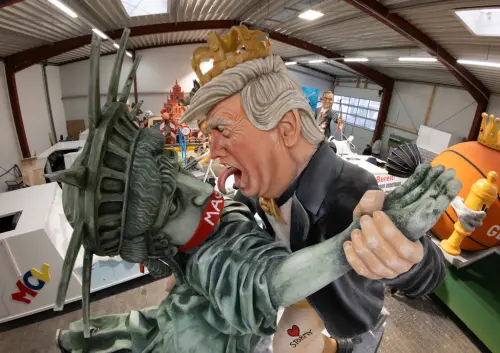 影／光屁股川普！德國玫瑰星期一遊行將登場　超諷刺酸度爆表
