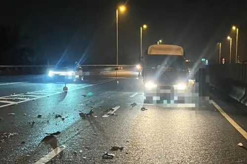 逆向誤闖國3！84老翁騎電輔車與2車碰撞　連人帶車被輾成碎片
