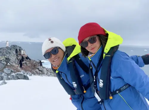 ▲前財經雜誌主編朱姵慈（左），2022年9月辭去媒體工作，與先生環遊世界285天。2025年，她投入台積電供應鏈廠商擔任HR，與先生赴美國亞利桑那州工作追逐美國夢。（圖／朱姵慈提供）