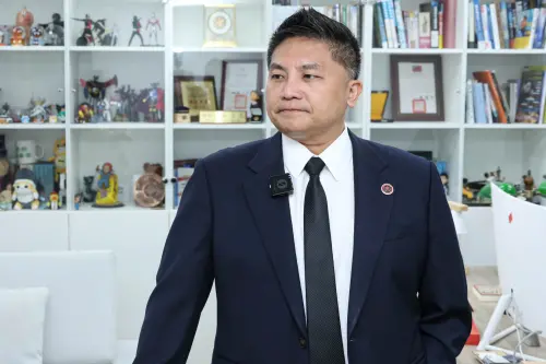 ▲部分人士質疑參選宜蘭縣是空降，吳宗憲表示城市治理跟公司很像，公司需求是專業經理人，而不是董事長的兒子。（圖／記者朱永強攝）