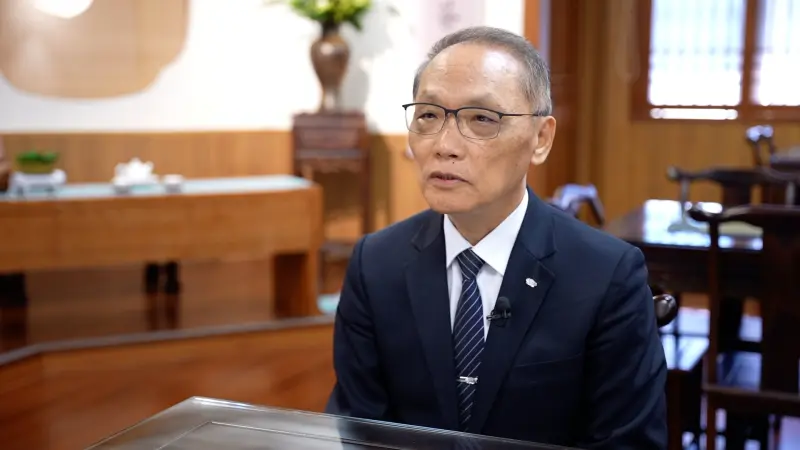 ▲慈濟基金會執行長顏博文接受NOWNEWS專訪，談花蓮馬太鞍洪災，調度志工的救援心法。（圖／記者王郁勳攝）