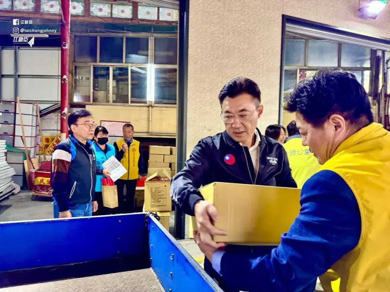    ▲江啟臣穿起軍系夾克，散發熟男的帥氣。（圖／江啟臣提供，2026.02.18）  