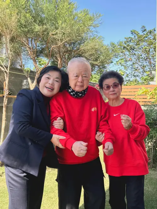 ▲儘管小時候聚少離多，爸爸媽媽永遠是楊瓊瓔最愛的老寶貝。（圖／楊瓊瓔提供，2026.02.19）