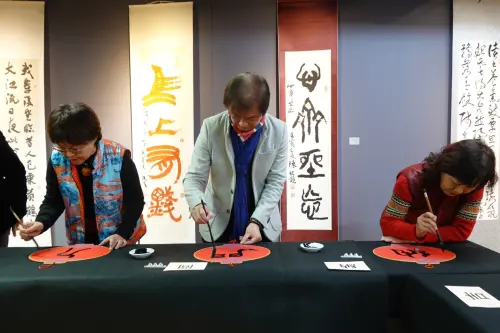 春聯怎麼寫？書法人才流失嚴重　華梵大學辦書法展迎春
