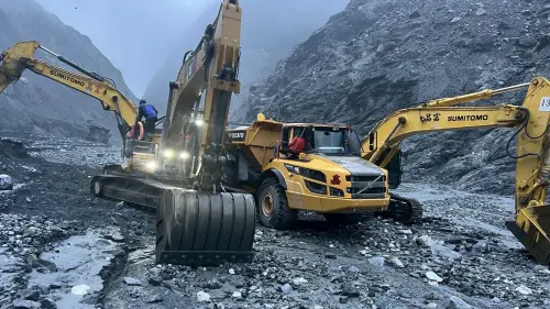 ▲林業及自然保育署花蓮分署派出一支精良工程部隊，耗時1個月，馬太鞍上游堰塞湖蓄水量，從將27.9萬立方公尺降低至2.6萬立方公尺，暫時解除危機。（圖／林業保育署花蓮分署提供）