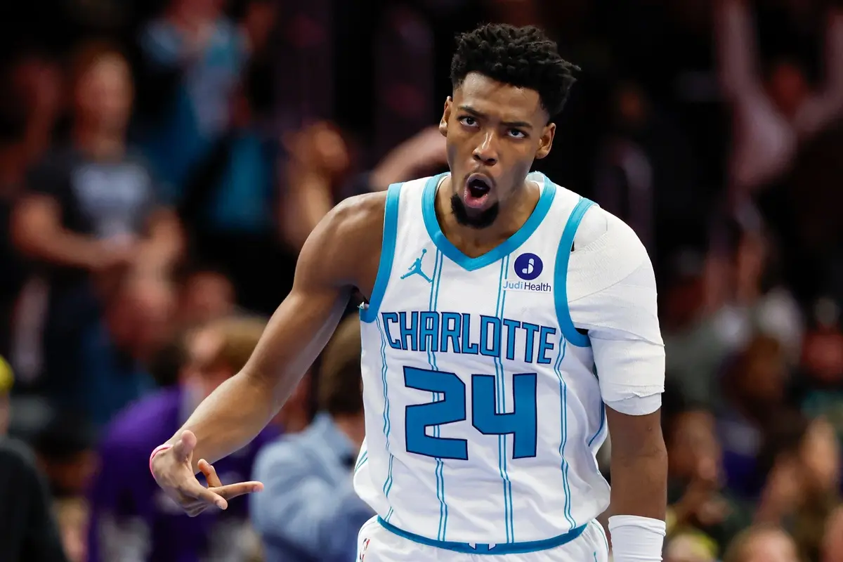 ▲夏洛特黃蜂在米勒（Brandon Miller）狂砍31分的帶領下，終場以110：107險勝老鷹。這場勝利不僅讓黃蜂取得近11場比賽中的第10勝，也展現了球隊爭取東區前段順位的強大韌性。（圖／美聯社／達志影像）