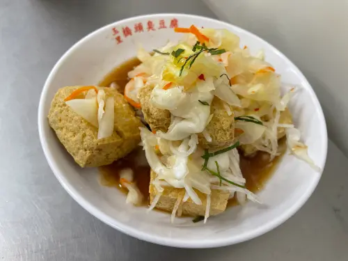 ▲花蓮玉里橋頭臭豆腐雖然被封為「臭豆腐天花板」，但2024年起進軍台北後，卻因臭味問題影響住戶。（圖／NOWNEWS社群中心攝）