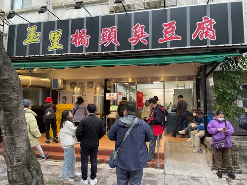 花蓮臭豆腐天花板「突進軍碧潭」！掛巨大招牌　在地驚嚇：不可能