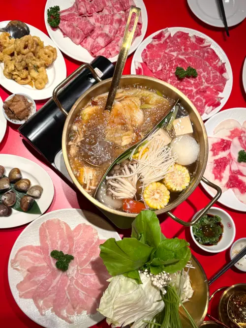 ▲富錦樹集團民生輝轉型麻辣鍋成功，從每月慘賠50萬到最高單日業績破6位數。（圖／記者蕭涵云攝）