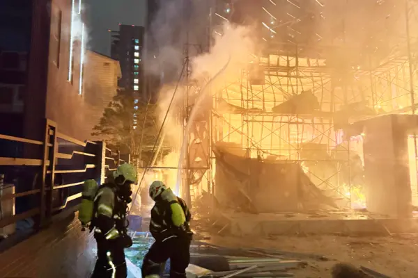 ▲桃園中壢區文發路一樣品屋發生大火，網友聞訊發文：「青埔最近火警多、很不平靜」。（圖／翻攝畫面）