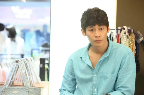 ▲鄭恩宇身高有186cm，但在當時的籃球校隊裡，卻是偏矮的隊員；後來憑藉表演欲望跟帥氣顏值，成功出道當演員。（圖／變身小姐미스체인지劇照）