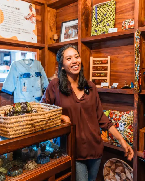 ▲排灣族女孩尤希谷（Yoshiku），從背包客踏上非洲旅遊，駐點在東非烏干達小村落創辦NGO，協助貧困婦女就業改變人生。迄今邁入第12個年頭，她從宣教士變成一名婦女賦權組織創辦人，她接受NOWNEWS越洋採訪，談她創業甘苦談。(圖／尤希谷提供）