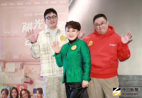 ▲翁倩玉（中）今偕同導演林孝謙、編劇呂安弦出席《陽光女子合唱團》謝票記者會。（圖／記者吳翊緁攝影）