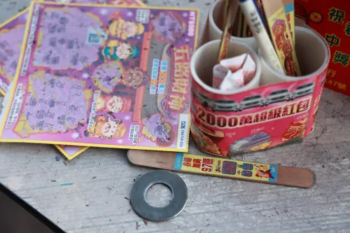 ▲刮刮樂超過5001元的獎項，會被扣稅20%的稅+0.4%的印花稅，以中100萬來說，實領金額79萬6000元。（圖／記者葉政勳攝）