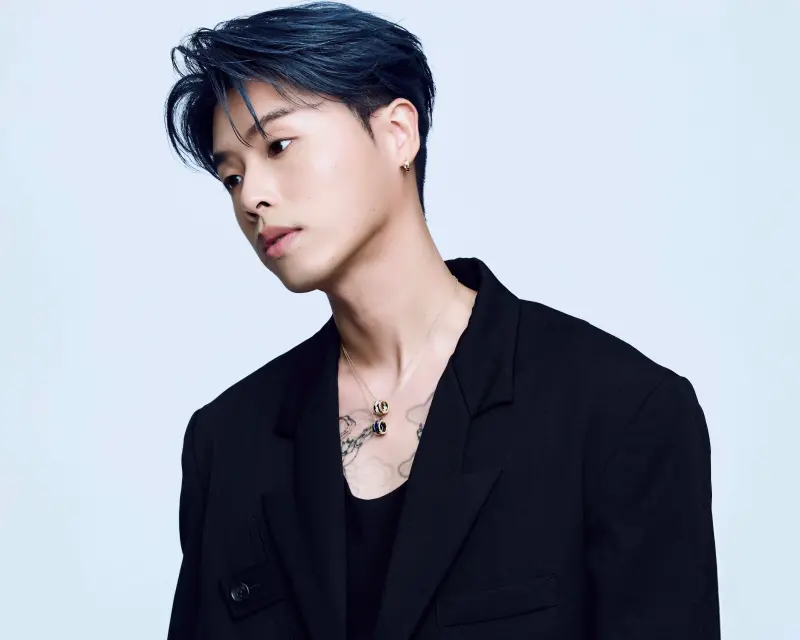 ▲饒舌歌手Howz（如圖）才爆出熱戀已故音樂人袁惟仁20歲愛女梓蛋，現在又將推出新專輯。原本保守的他也給自己一個挑戰，裸身拍攝專輯封面，符合花花公子的專輯主題。（圖／皓室創意Light House提供）