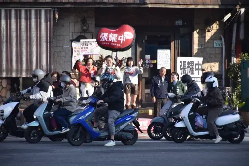 ▲ 邱議瑩肯定張耀中年輕、骨力，有熱情和願景，拜託大寮、林園鄉親接到民調電話，回答唯一支持張耀中。（圖／高雄市議員參選人張耀中提供）