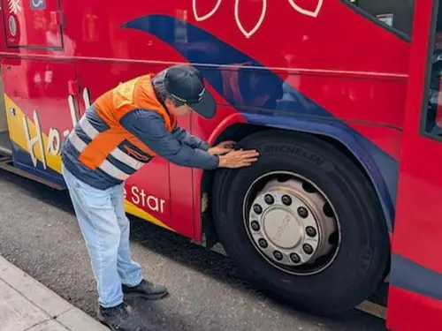 確保民眾之乘車安全！公路局高雄市區監理所督導疏運安全整備工作
