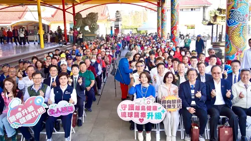 ▲琉球鄉親表達肯定，展現對醫療升級成果的高度認同與期待。（圖／屏東縣府提供）