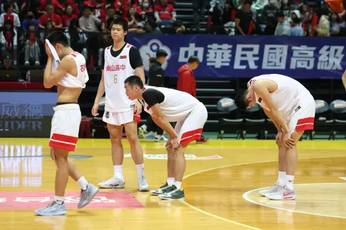 ▲南山高中止步八強，球員難過落淚。（圖／高中體總提供）