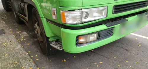 ▲聯結車駕駛違規行駛敦化南路一段，輾斃機車騎士後還肇事逃逸，搭計程車離開現場。（圖／警方提供）