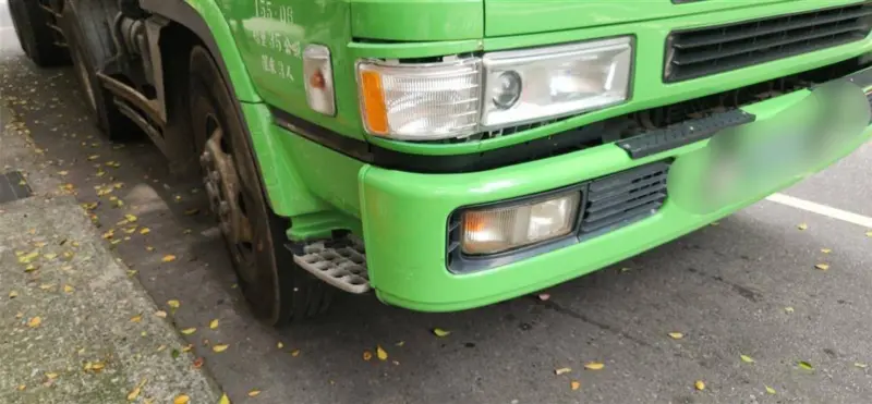    ▲聯結車駕駛違規行駛敦化南路一段，輾斃機車騎士後還肇事逃逸，搭計程車離開現場。（圖／警方提供）  