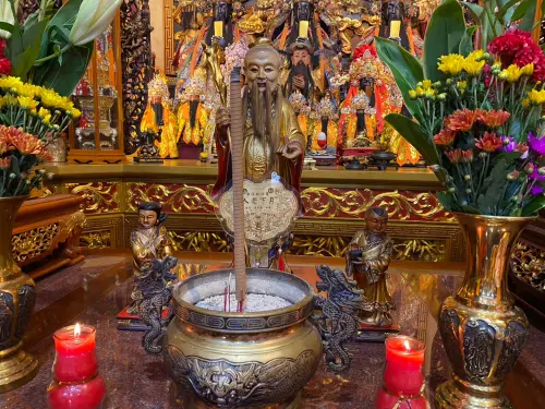 Yue Lao, a traditional matchmaking deity widely worshipped in Taiwan, is believed to connect those destined to marry with his red thread of fate. (Songshan Xia-Hai City God Temple)