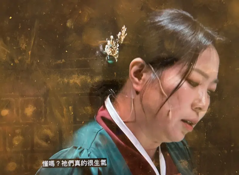 ▲Disney+《天機試煉場》集結49名命理師解題挑戰，女巫師仁義堂（如圖）感應到神明對於節目的題目非常不悅，吼出，「你們以為這麼容易嗎！」把所有人嚇壞。（圖／翻攝自Disney+）