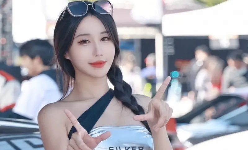 ▲吐司妹允允分享自己的持股收益，表示她買入61張0050，2天就賺了20萬元，讓允允興奮嗨喊「相信台灣企業」。（圖／鍾允晴IG@yun0825_）