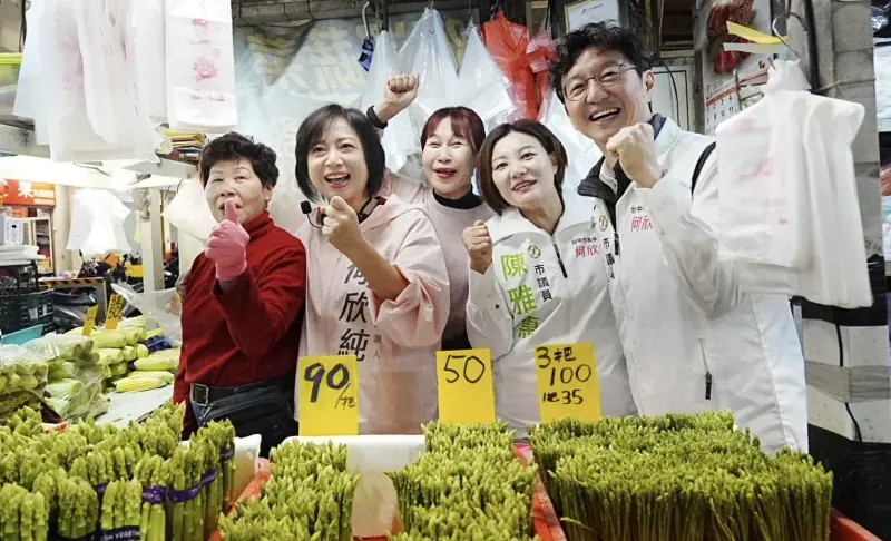 ▲何欣純獲民進黨徵召參選下屆台中市長，已展開母雞帶小雞模式，與市議員們勤跑基層。（圖／翻攝何欣純臉書，2026.02.13）