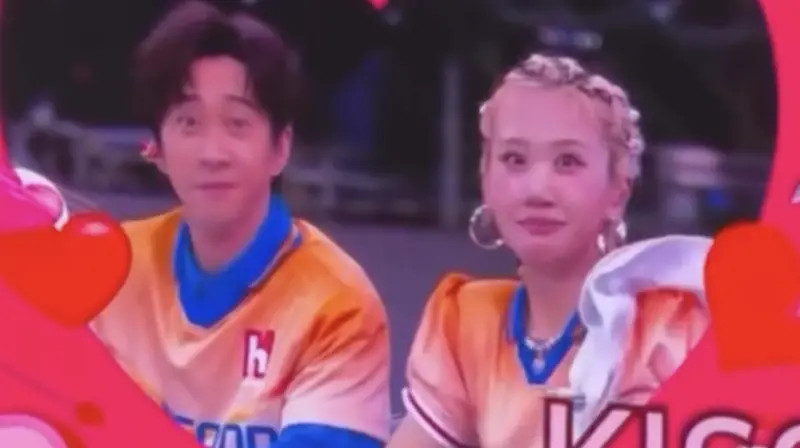 ▲藝人夫妻檔陳漢典（左）、Lulu（黃路梓茵；右）昨（12）日晚間主持鴻海集團尾牙，台上台下時而模仿搞笑，時而熱舞歌唱，被大銀幕拍到還激吻玩喇舌，全場上萬人嗨爆！（圖／翻攝自黃路梓茵IG）